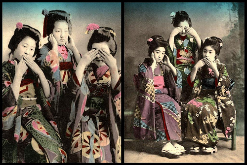 THE THREE EVILS --  見猿, 聞か猿, 言わ猿  -- Geisha Show the Correct Order of Posing (2)